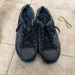 - Dansko Paisley leather athletic shoes with vibram soles lace up size 39